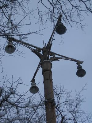 современный вид верхней части фонаря (кронштейн со светильниками)